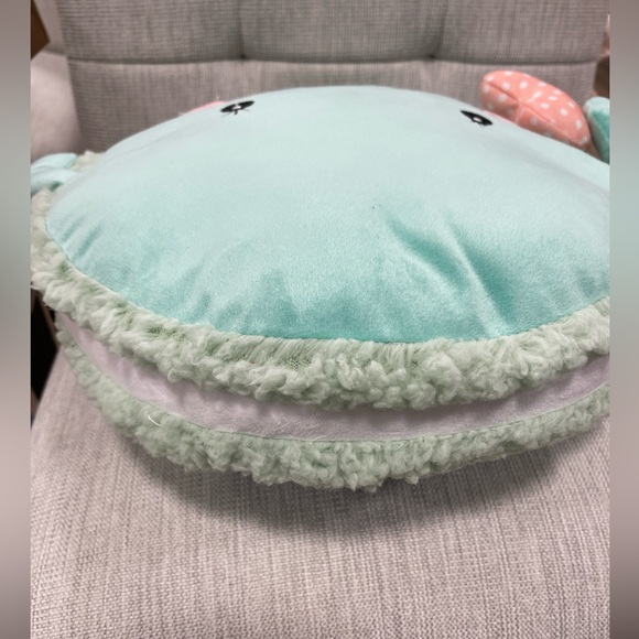 Valentine Macaron Cupcakes & Cashmere Plush Pillow Mint Green Blue NWT - Picture 2 of 4